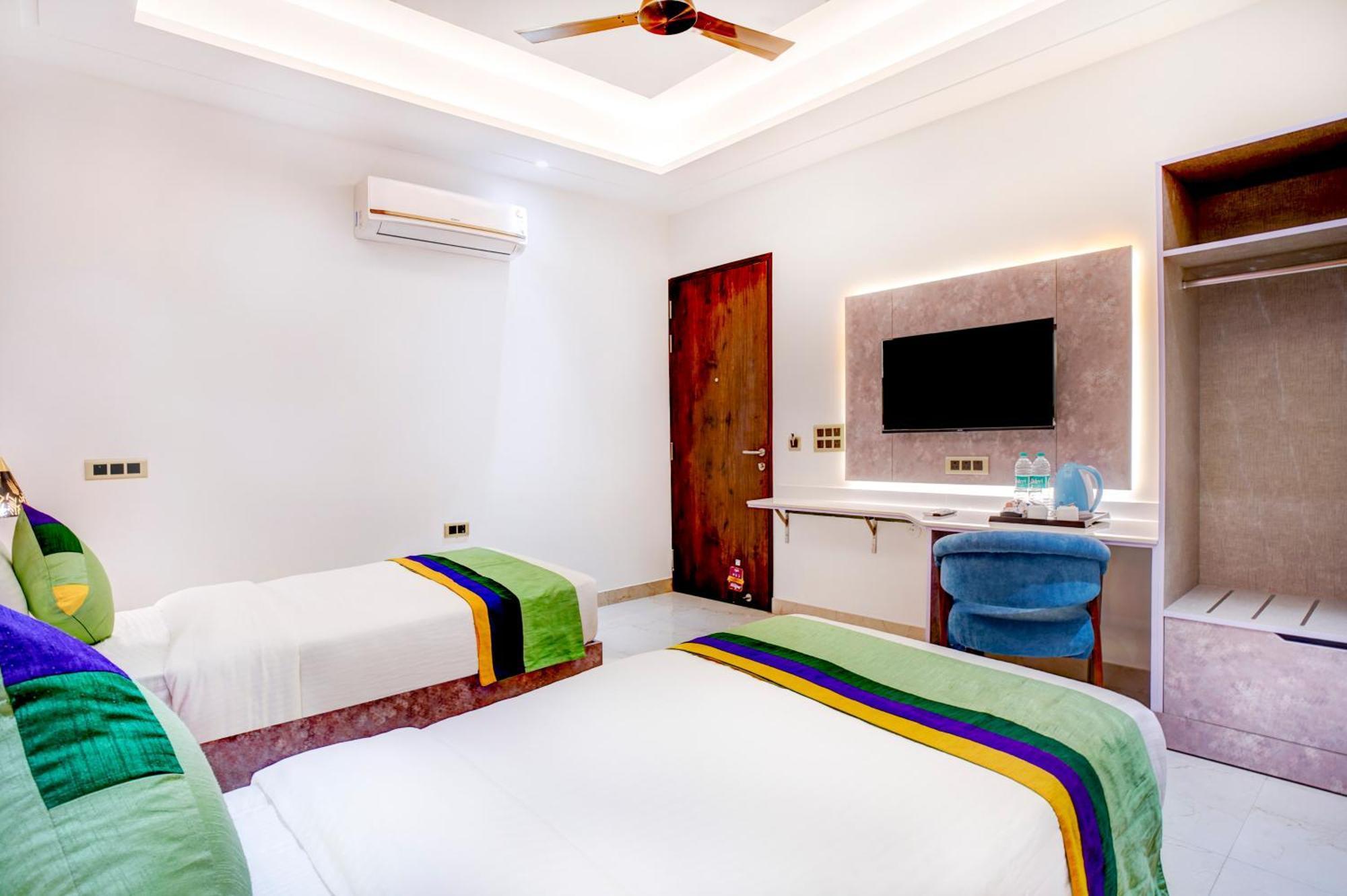 Treebo Corporate Inn Нойда Экстерьер фото
