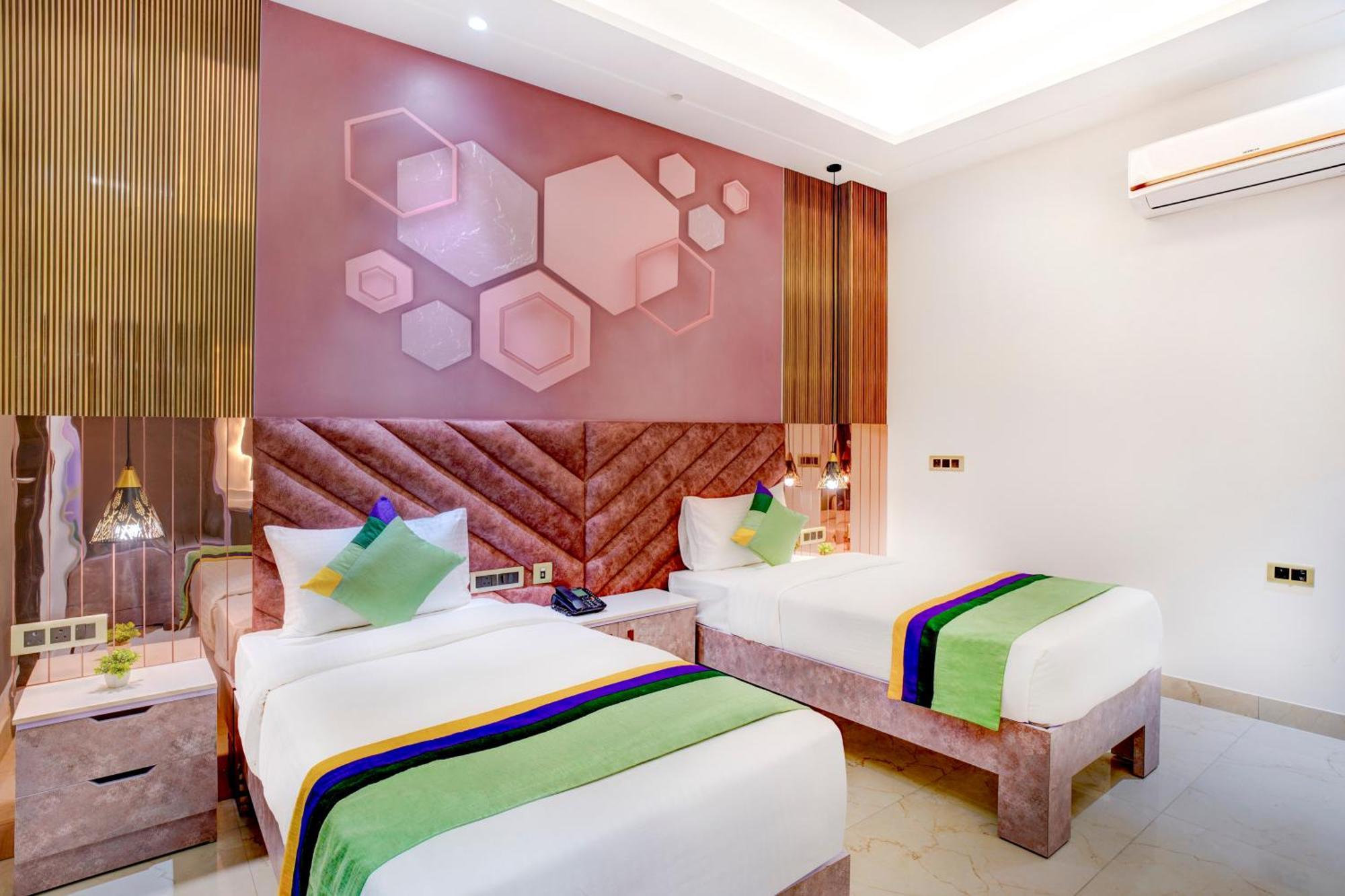 Treebo Corporate Inn Нойда Экстерьер фото