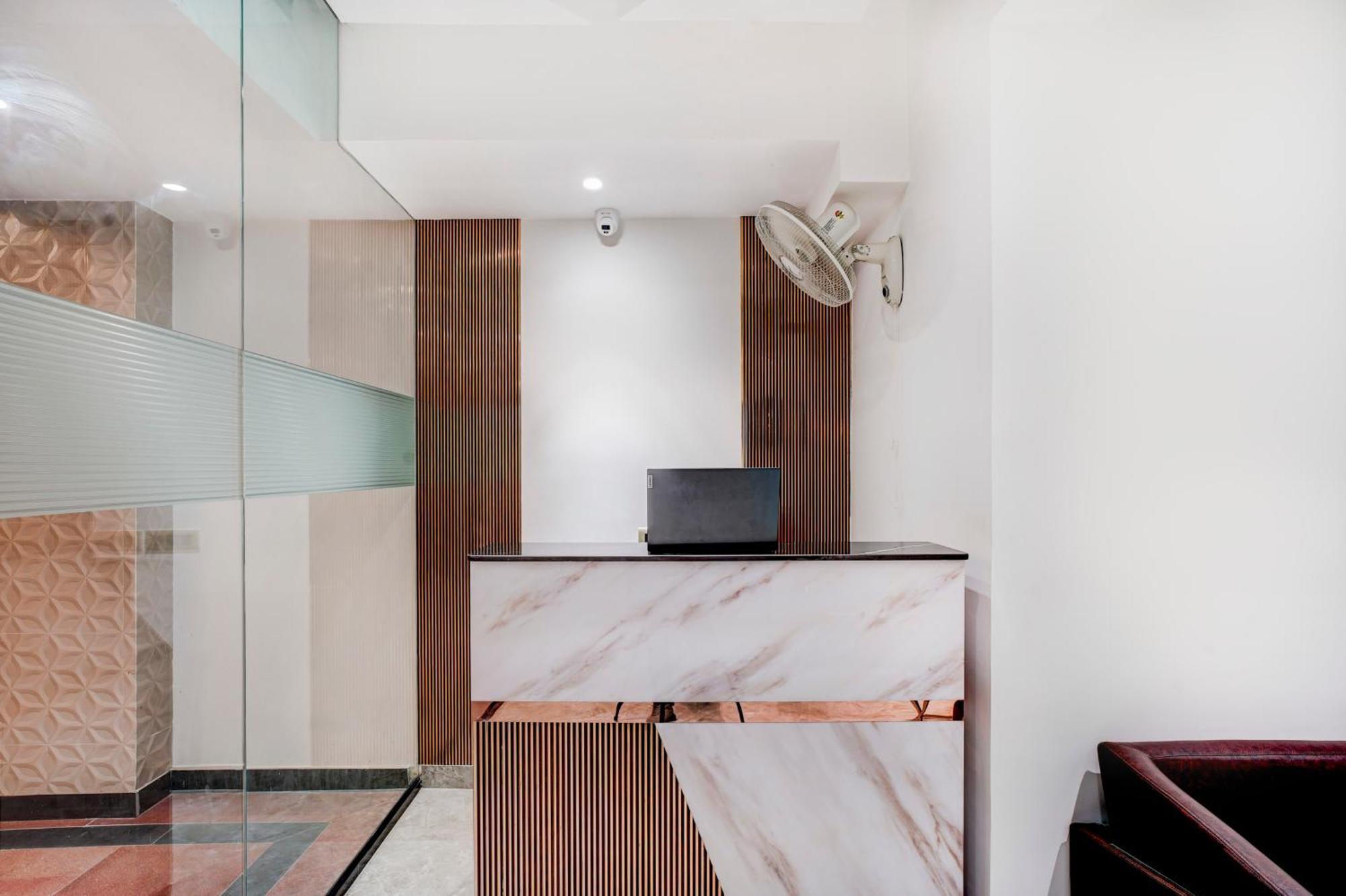 Treebo Corporate Inn Нойда Экстерьер фото