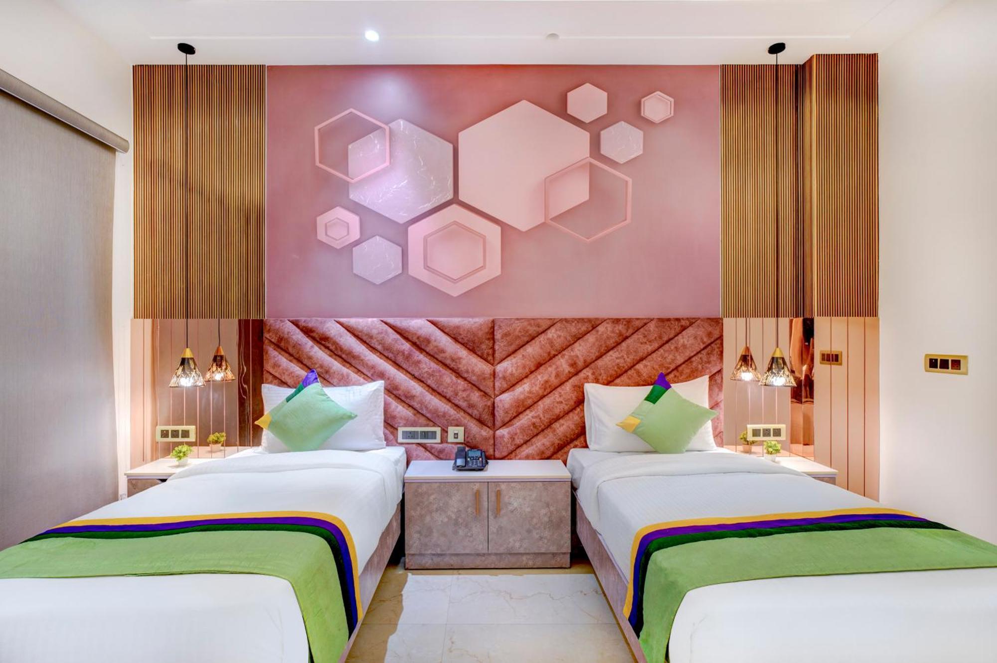 Treebo Corporate Inn Нойда Экстерьер фото