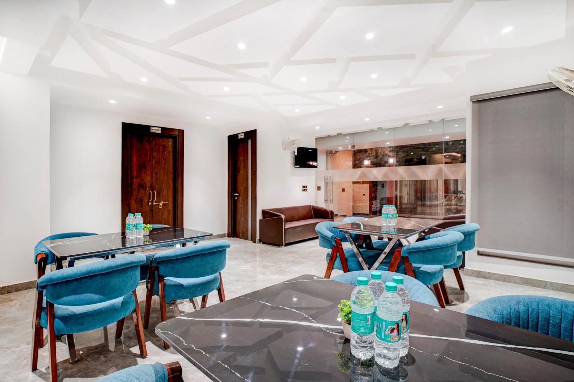 Treebo Corporate Inn Нойда Экстерьер фото