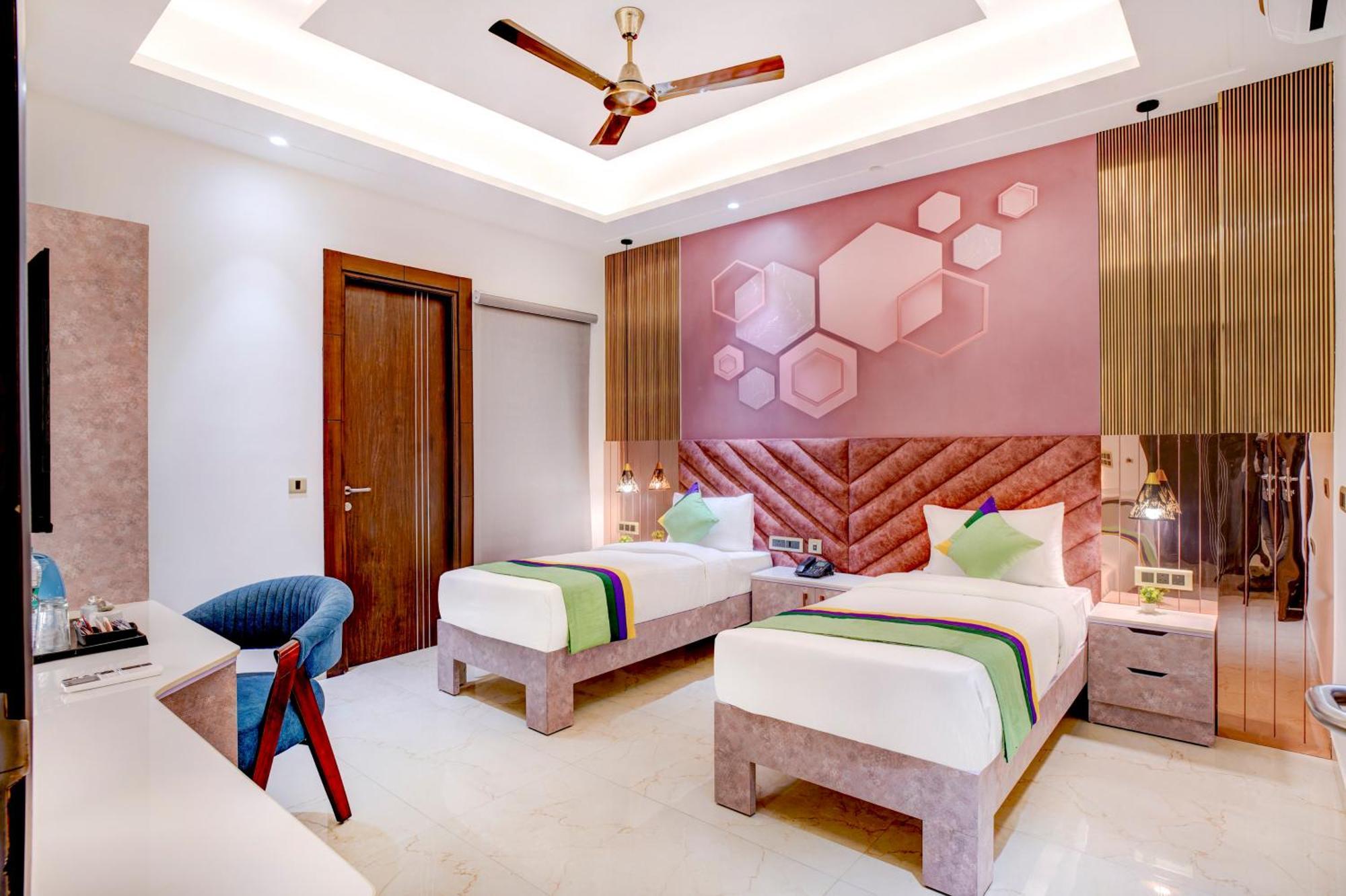Treebo Corporate Inn Нойда Экстерьер фото