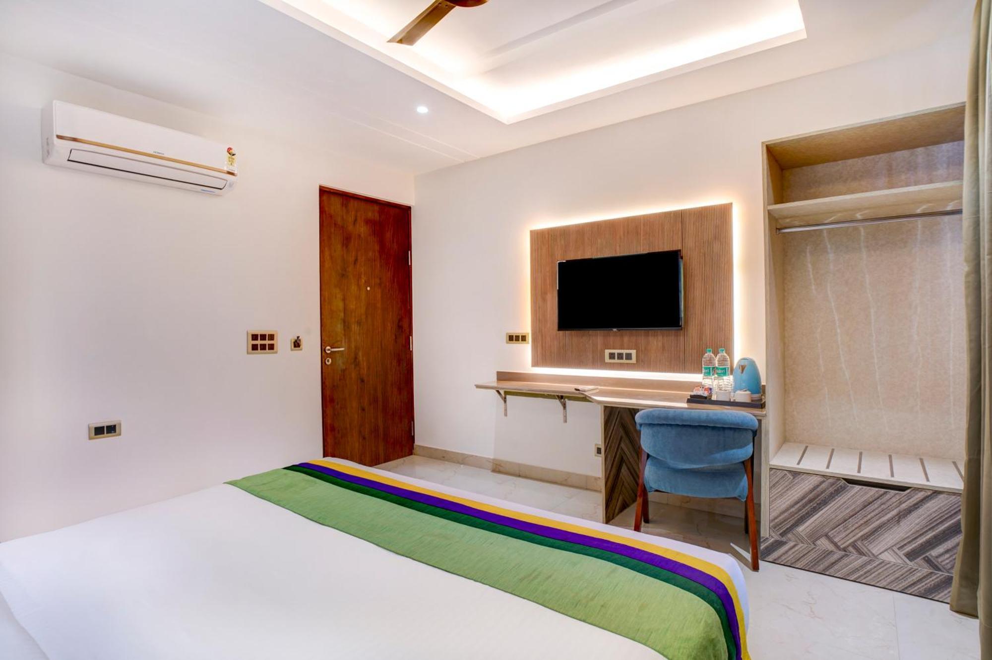 Treebo Corporate Inn Нойда Экстерьер фото